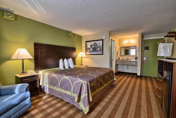 Super 8 by Wyndham Bangor image 1