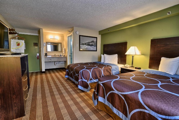 Super 8 by Wyndham Bangor image 2