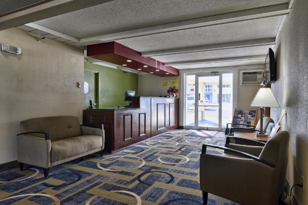 Super 8 by Wyndham Bangor image 20