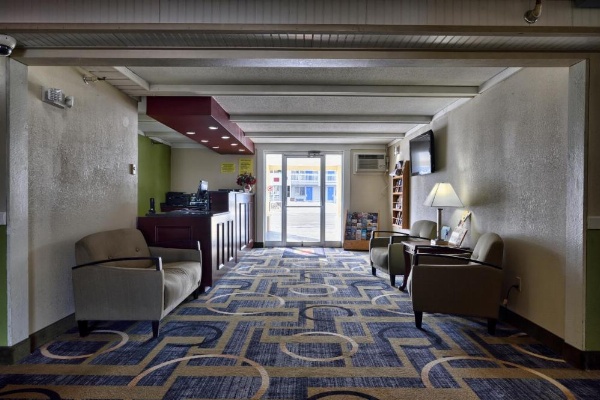 Super 8 by Wyndham Bangor image 29