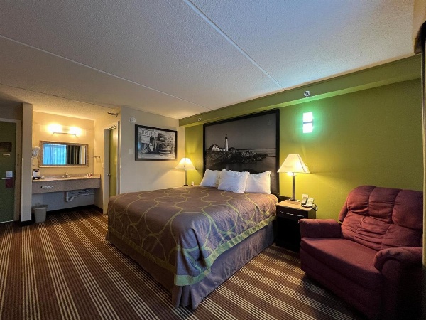 Super 8 by Wyndham Bangor image 3