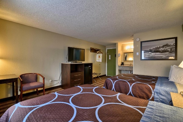 Super 8 by Wyndham Bangor image 5