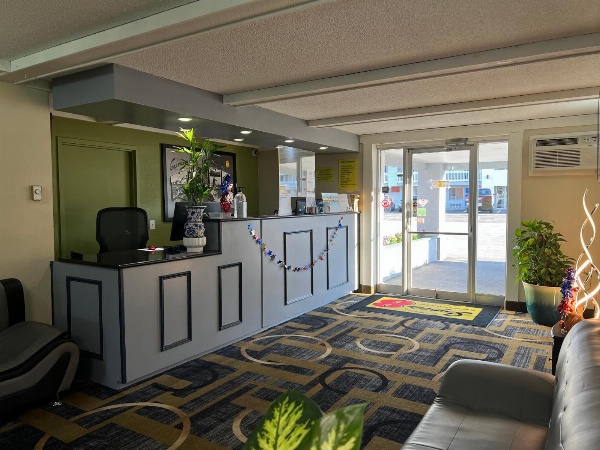 Super 8 by Wyndham Bangor image 6